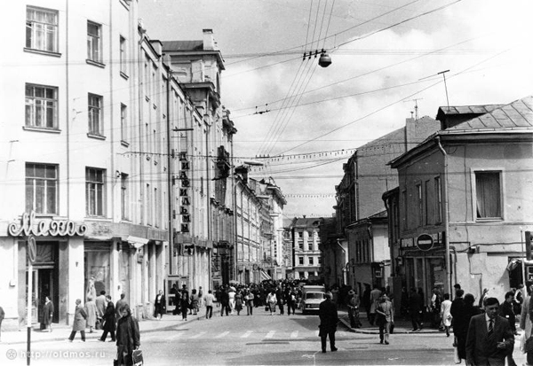 Фото: И.Нагайцев, Столешников переулок между 1987-1989 годами, фото с сайта Oldmos.Ru