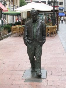 Статуя Вуди Аллена в городе Овьедо