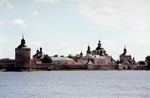 Кириллов монастырь со стороны Сиверского озера. Фото Олега Давыдова
