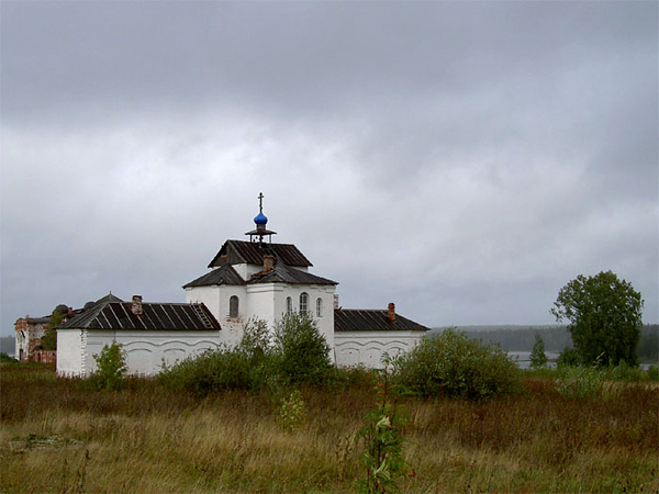 Надвратная церковь Богоявленского монастыря на Кожозере. Фото Андрея Третьякова