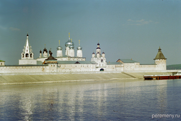 Желтоводский монастырь. Вид с Волги. Фото Олега Давыдова