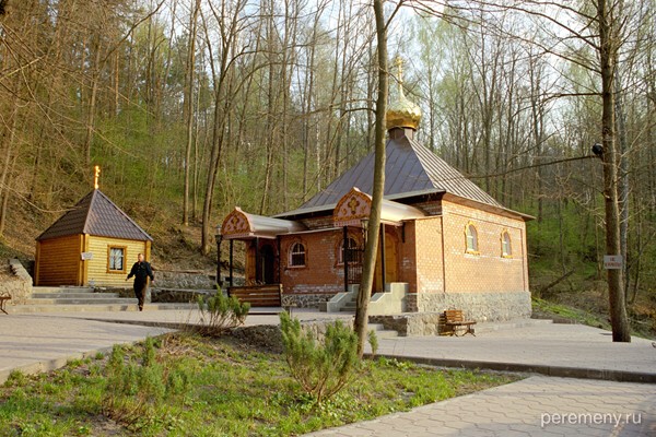 На источнике около Тихоновского Преображенского монастыря. Фото Олега Давыдова
