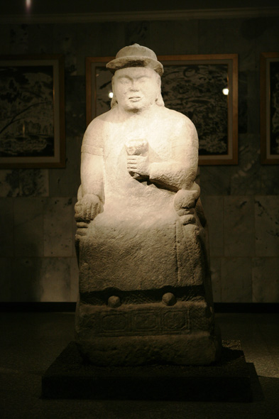 Статуя Чигисхана в Монгольском национальном историческом музее