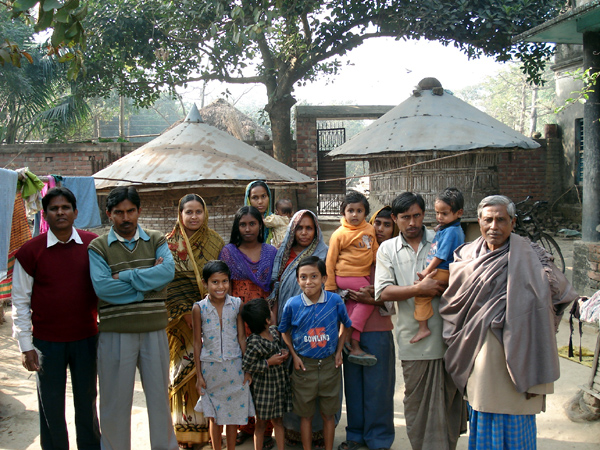 Доктор Рахман в деревне. Фото автора